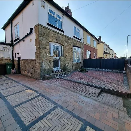 Ubytování v soukromí Relaxed Double Bed With Private Bathroom, Parking, Wifi And Garden. Leeds (West Yorkshire)