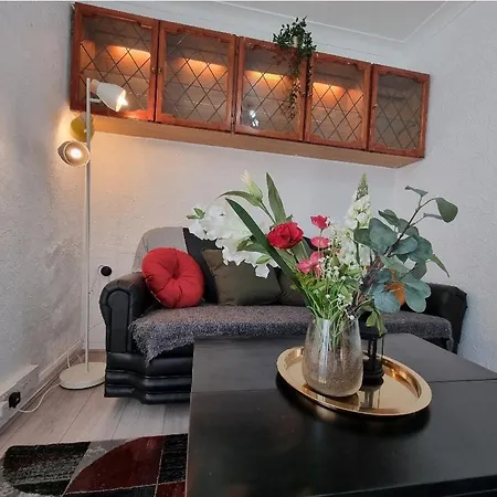 Relaxed Double Bed With Private Bathroom, Parking, Wifi And Garden. *