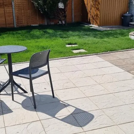 Ubytování v soukromí Relaxed Double Bed With Private Bathroom, Parking, Wifi And Garden. Leeds (West Yorkshire)