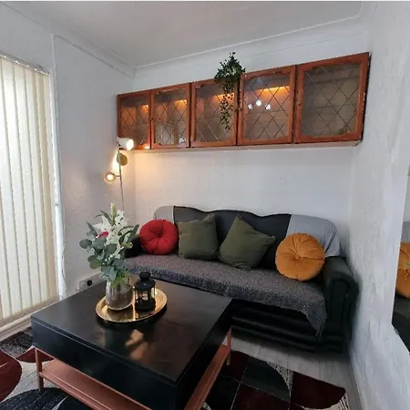 Relaxed Double Bed With Private Bathroom, Parking, Wifi And Garden. בית אירוח