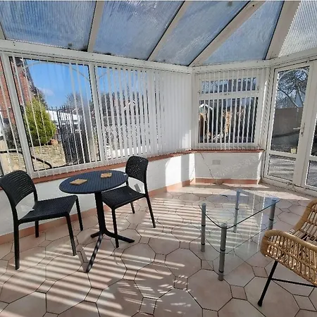 Relaxed Double Bed With Private Bathroom, Parking, Wifi And Garden. *