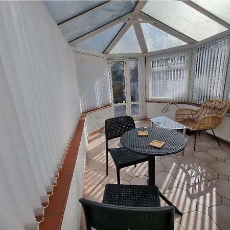 Relaxed Double Bed With Private Bathroom, Parking, Wifi And Garden. Ubytování v soukromí *