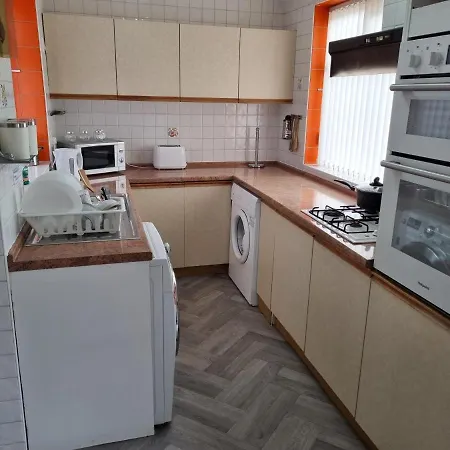 Ubytování v soukromí Relaxed Double Bed With Private Bathroom, Parking, Wifi And Garden. Leeds (West Yorkshire)