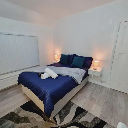 Relaxed Double Bed With Private Bathroom, Parking, Wifi And Garden. Ubytování v soukromí