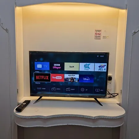 Relaxed Double Bed With Private Bathroom, Parking, Wifi And Garden. *