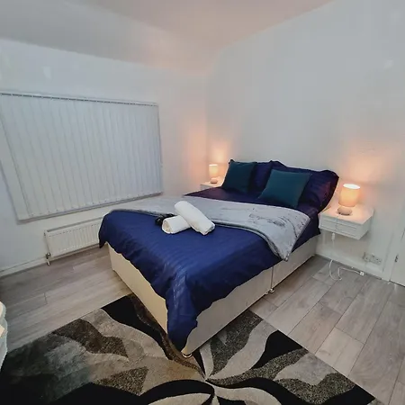 Accommodatie bij particulieren Relaxed Double Bed With Private Bathroom, Parking, Wifi And Garden. *