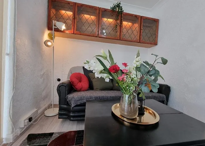 Relaxed Double Bed With Private Bathroom, Parking, Wifi And Garden. *