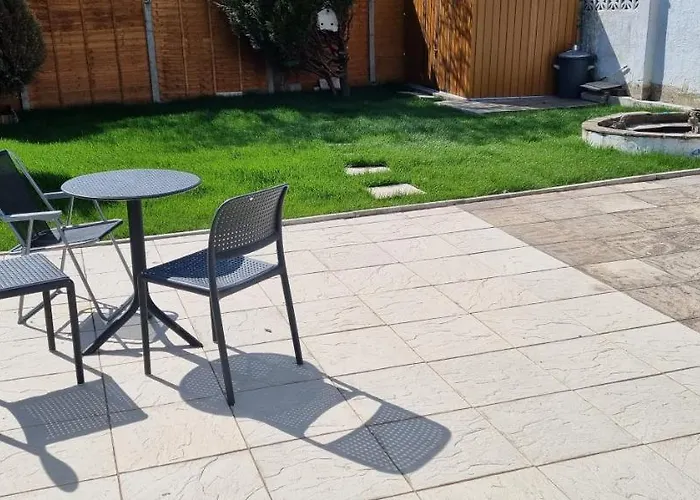 Accommodatie bij particulieren Relaxed Double Bed With Private Bathroom, Parking, Wifi And Garden. Leeds (West Yorkshire)