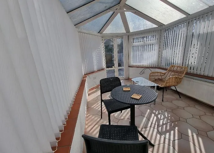 Relaxed Double Bed With Private Bathroom, Parking, Wifi And Garden. Accommodatie bij particulieren *