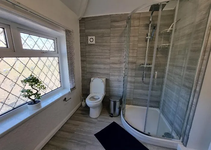 Relaxed Double Bed With Private Bathroom, Parking, Wifi And Garden. *