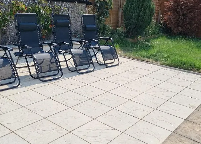 Relaxed Double Bed With Private Bathroom, Parking, Wifi And Garden. Homestay Leeds (West Yorkshire)