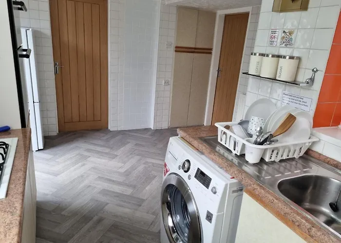 Homestay Relaxed Double Bed With Private Bathroom, Parking, Wifi And Garden.