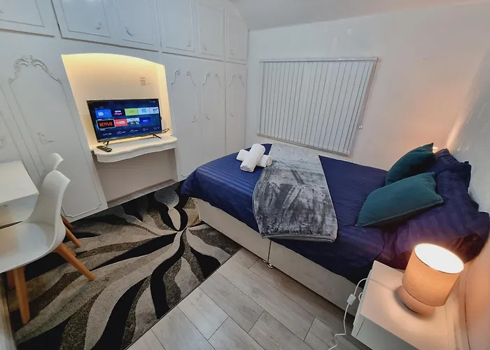 Relaxed Double Bed With Private Bathroom, Parking, Wifi And Garden. Accommodatie bij particulieren